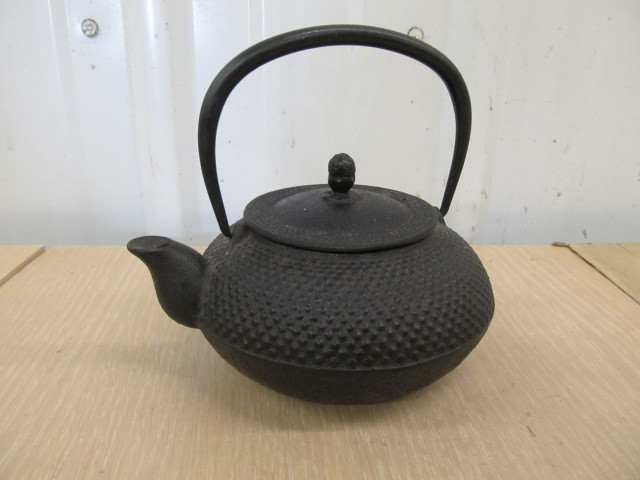 lot 201 image: Vintage Cast Iron Teapot wStrainer 