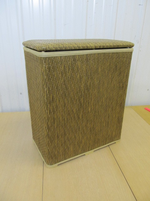lot 220 image: Nice Vintage Burlington Hamper