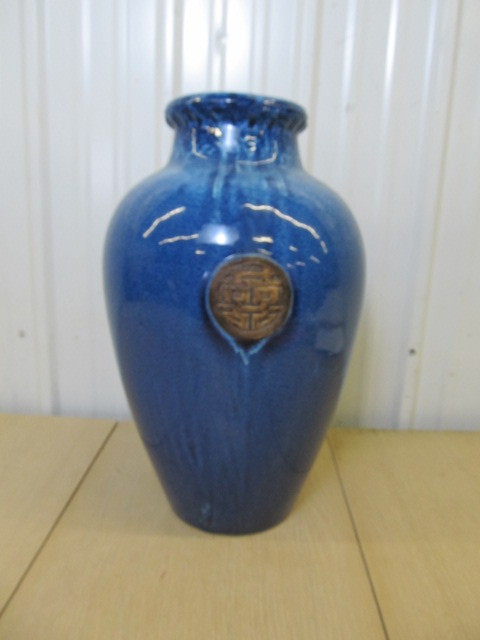 lot 224 image: LARGE Blue Oriental Style Ceramic Vase