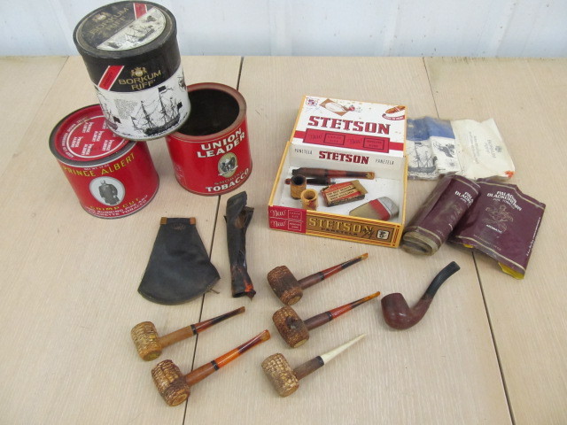 lot 230 image: Lot of Vintage Cigar & Pipe Collectibles & Advertising