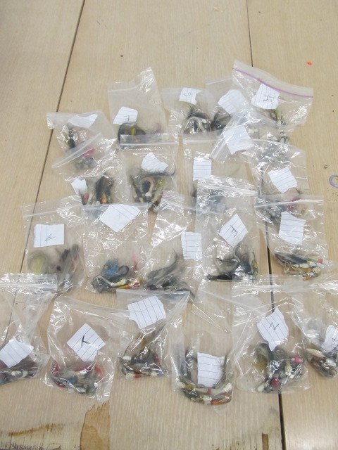 lot 245 image: LARGE Lot of 200 Vintage Hand Made & Painted Fishing Lures