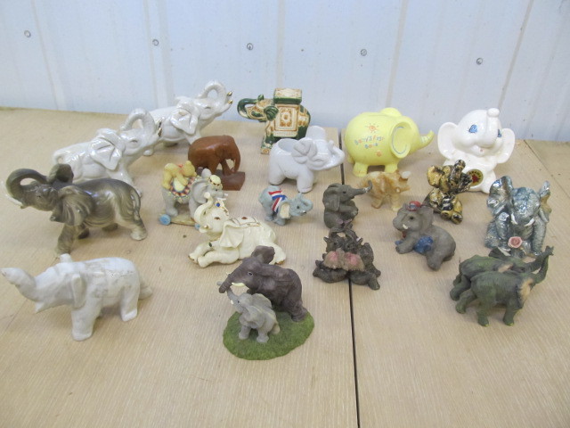 lot 251 image: Elephant Collection #1