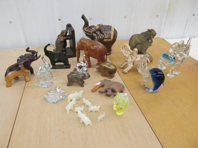 lot 252 image: Elephant Collection #2