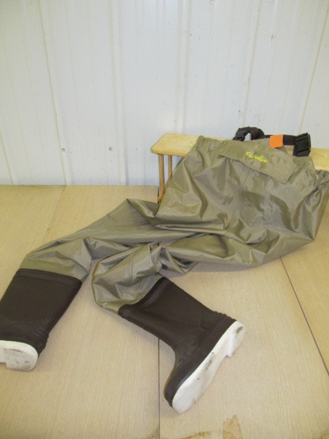 lot 257 image: Cabelas Waders - Size 8M