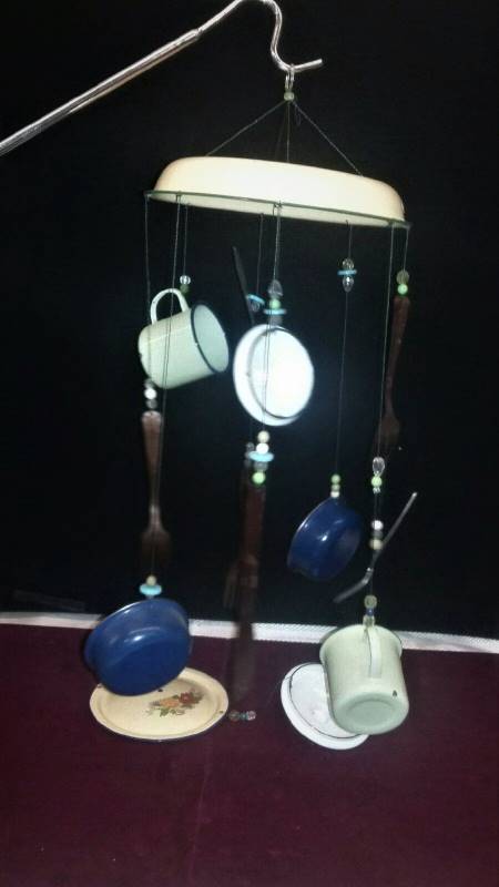 lot 65 image: Vintage Enamelware Folk Art Wind Chimes