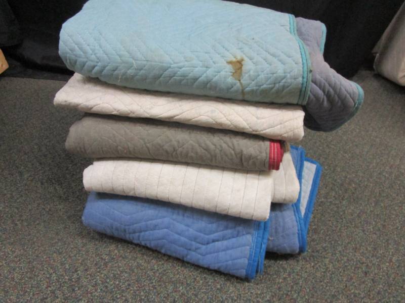 5 moving blankets