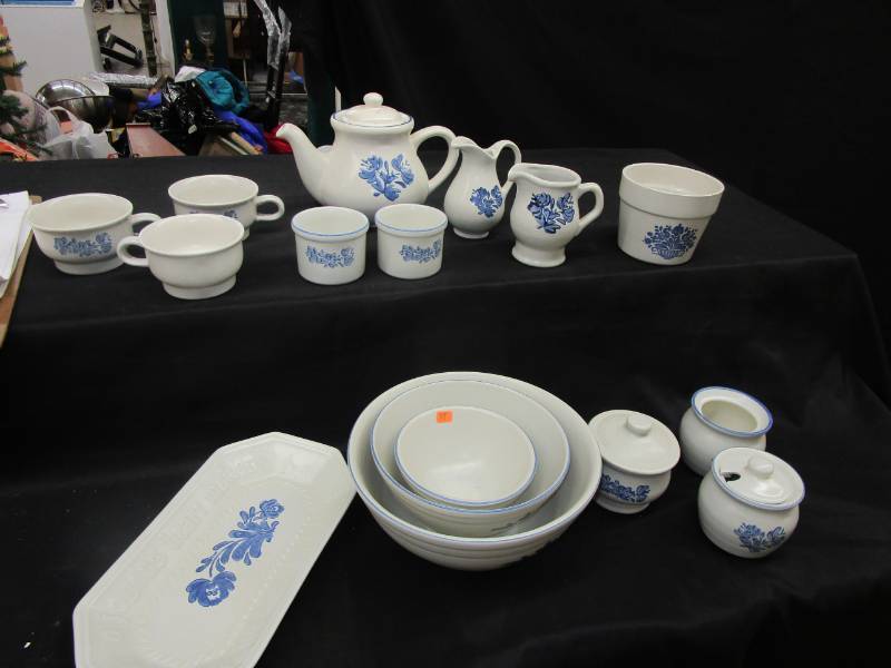 Pfaltzgraff Stoneware set