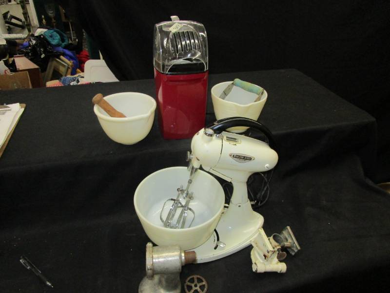 Hamilton Beach MixerGrinder with bowls and Popcorn popper