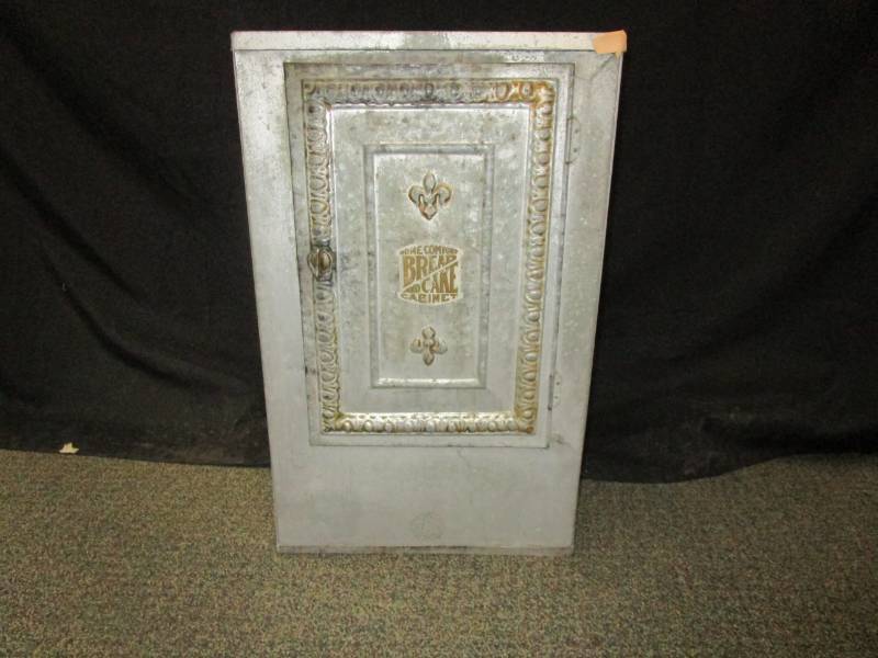 Bread and cake cabinet