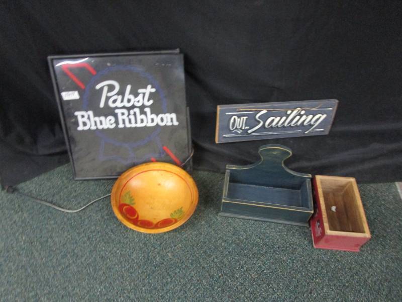 Wooden dcor and Pabst Blue Ribbon Signworks but damage  with damage see pictures