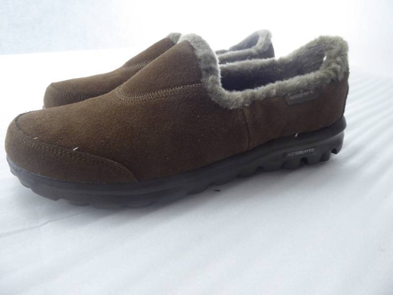 lot 12 image: Brand New Skechers Womens SKX Gowalk Memory Fur Sneakers Size 8