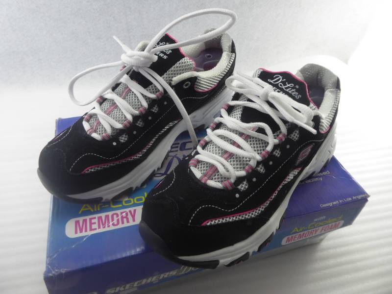 lot 16 image: Brand New Skechers Womens DLites Lifesaver Walking Shoes Size 7.5