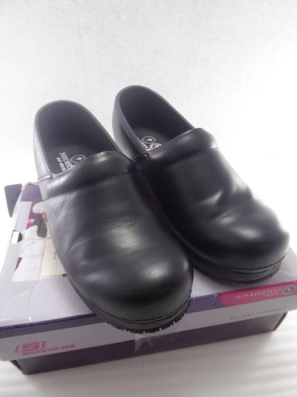lot 19 image: Skechers Womens All Day Comfort Nonslip Work Clogs Size 10