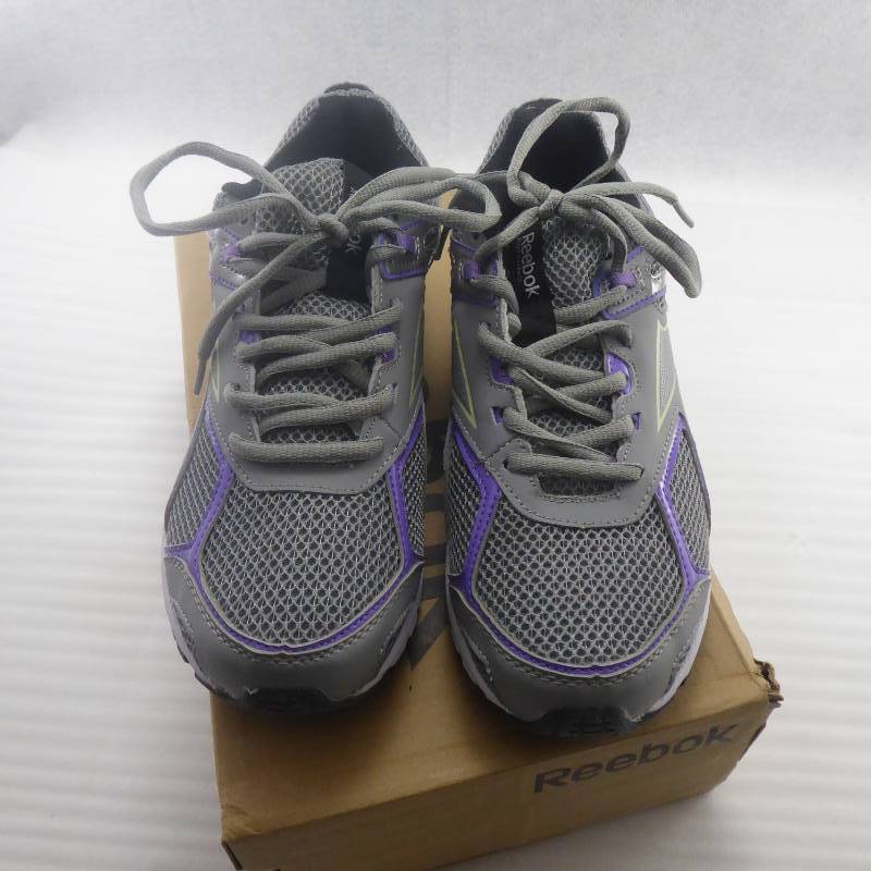 lot 28 image: Brand New Reebok Womens Quick Chase Running Shoes Size 9 Wide