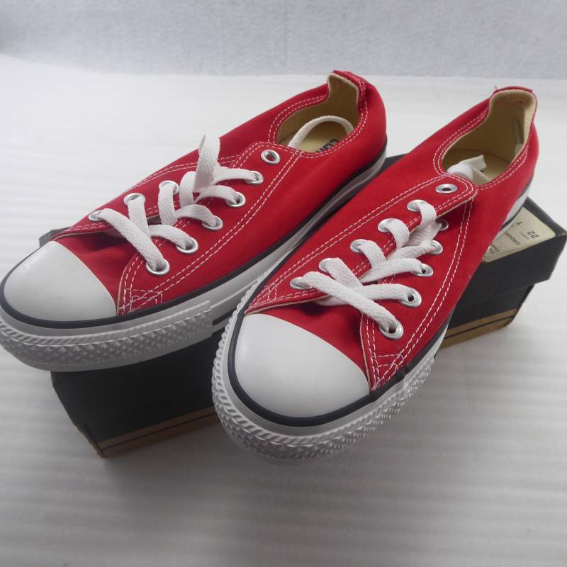 lot 47 image: Brand New Converse Unisex Chuck Taylor All Star Low-Cut Sneakers