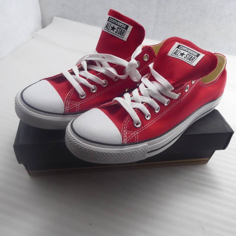 lot 159 image: Brand New Converse Chuck Taylor All Stars 10.5 Men & 12.5 Women
