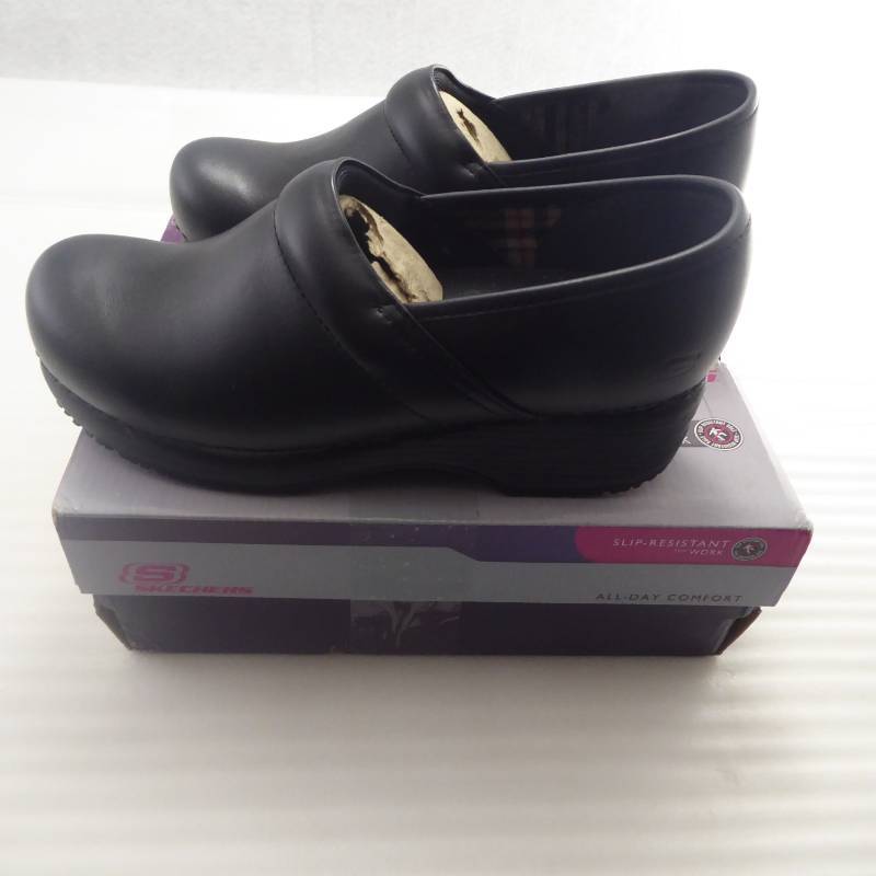 lot 172 image: Brand New Skechers Womens Nonslip Work Clogs Size 8.5