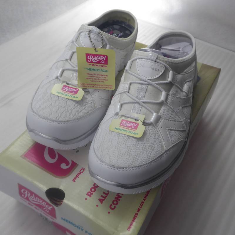 lot 177 image: Brand New Skechers Womens Relaxed Fit Easy Going Repute Shoes Size 9.5