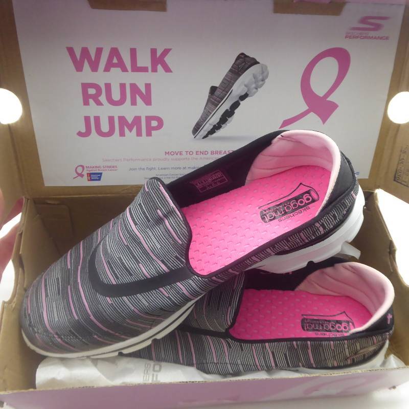 lot 188 image: Brand New Skechers Womens GOwalk 3 Walking Shoes Size 8