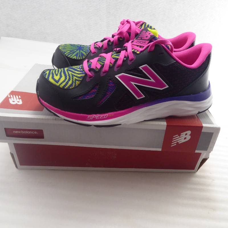 lot 208 image: Brand New New Balance Kids 790v6 Running Shoes Size 4.5
