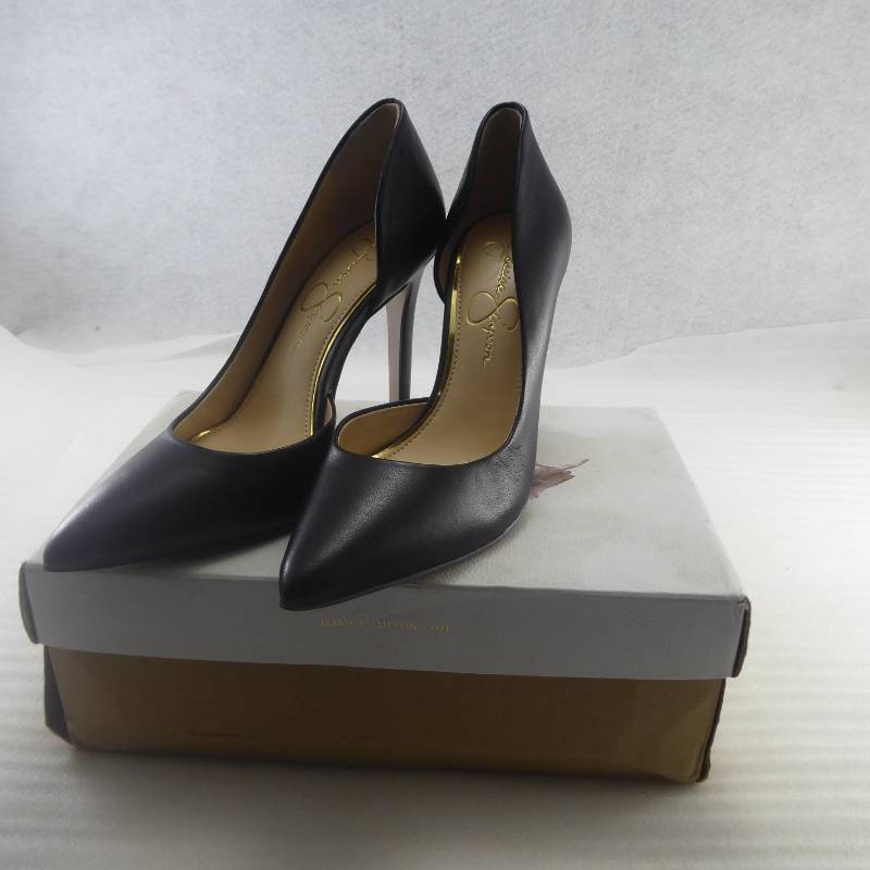 lot 238 image: Brand New Jessica Simpson Womens Claudette Pumps Size 7