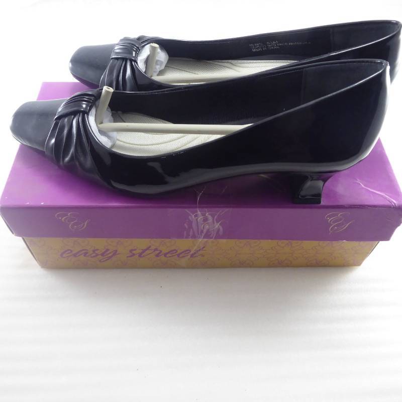 lot 240 image: Brand New Easy Street Womens Waive Pumps Size 8.5