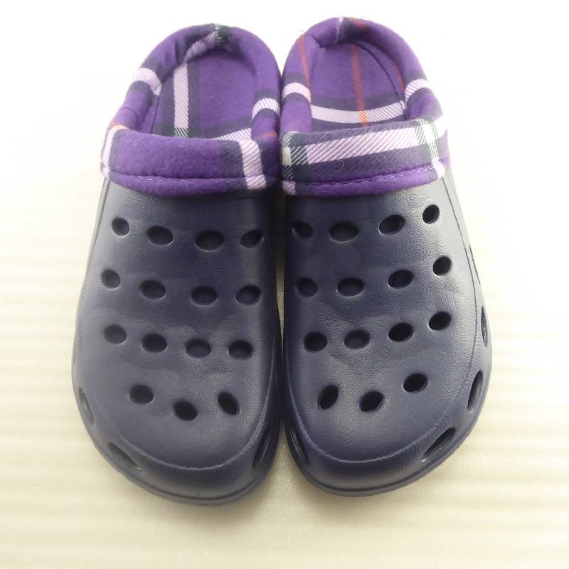 lot 243 image: Brand New Gold Coast Ladies Fleece Lined Clogs Size 10