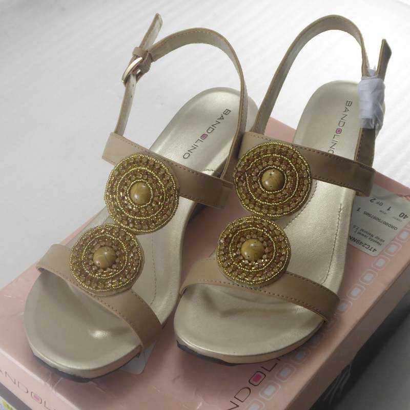 lot 265 image: Brand New Bandolino Womens Heelda Jewel T-Strap Sandals Size 7.5
