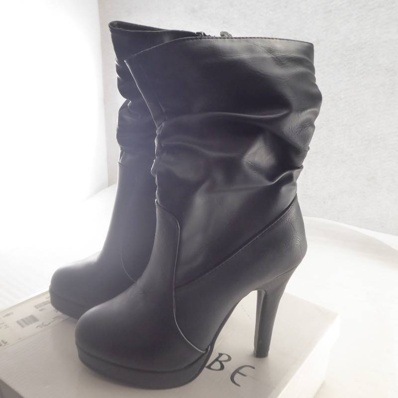 lot 269 image: Brand New Shoe Vibe Womens Dallas Ruched Heel Boots Size 8.5