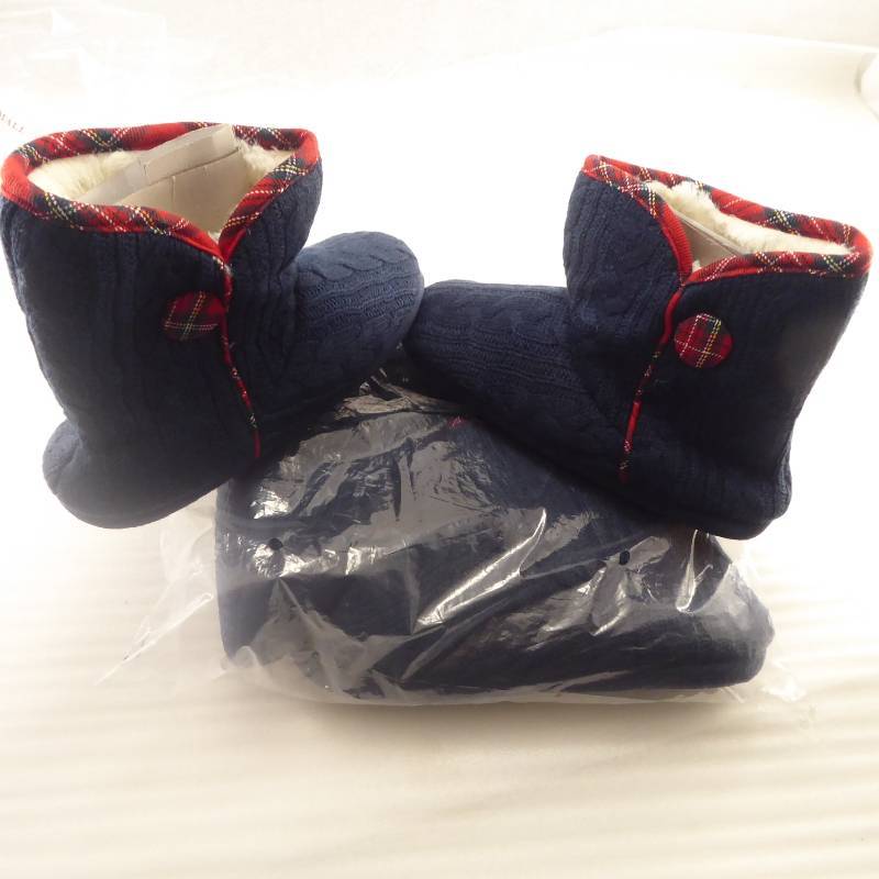 lot 284 image: Brand New Gold Coast Womens Cable Knit Bootie Slippers Size Small