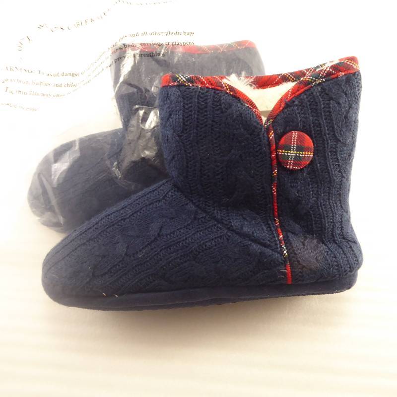 lot 285 image: Brand New Gold Coast Womens Cable Knit Bootie Slippers Size Small