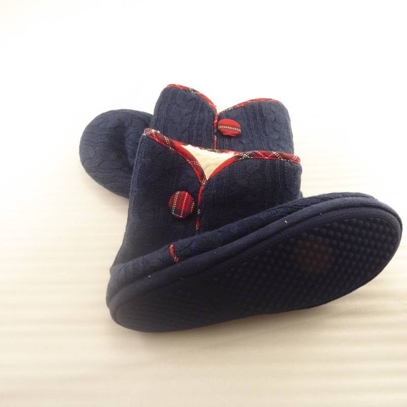 lot 288 image: Brand New Gold Coast Womens Cable Knit Bootie Slippers Size Large
