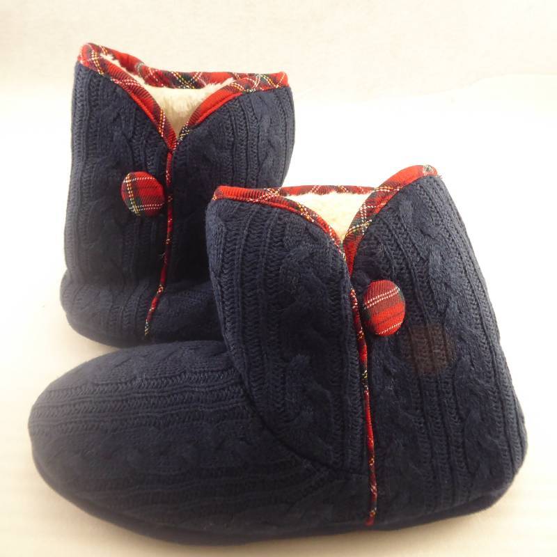 lot 289 image: Brand New Gold Coast Womens Cable Knit Bootie Slippers Size Large