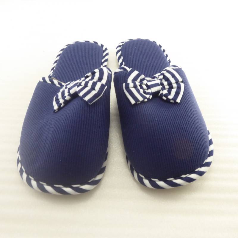 lot 291 image: Brand New Gold Coast Indoor Slippers Size Large