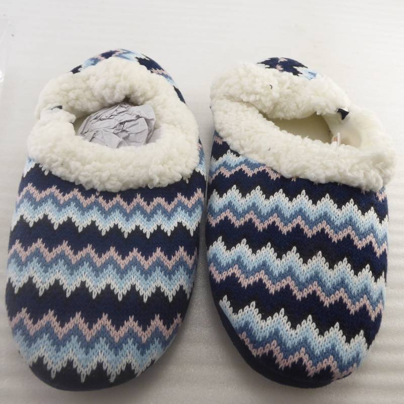 lot 298 image: Brand New Soft and Cozy Womens Slippers Size Large