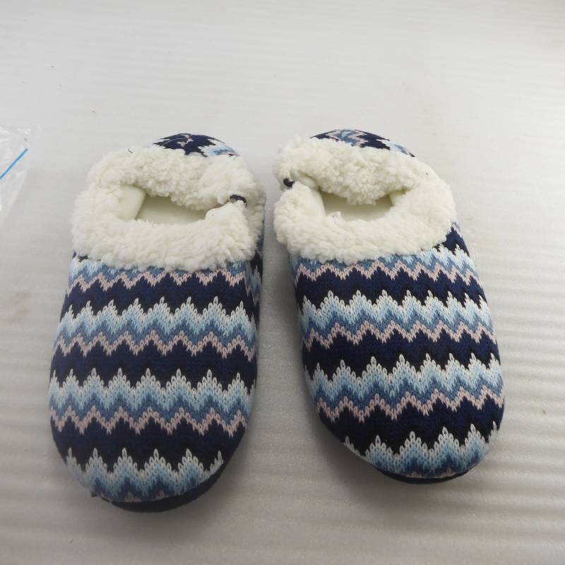 lot 299 image: Brand New Soft and Cozy Womens Slippers Size Large