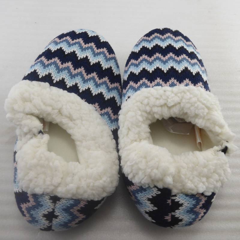 lot 300 image: Brand New Soft and Cozy Womens Slippers Size Medium