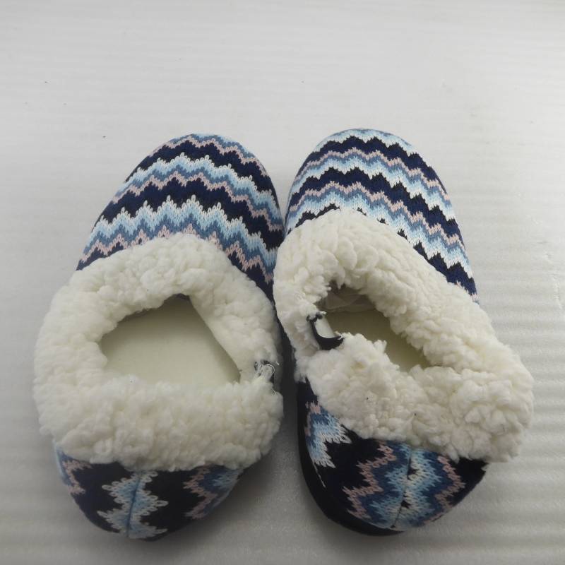 lot 302 image: Brand New Soft and Cozy Womens Slippers Size Medium