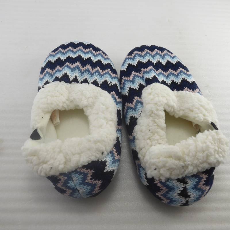 lot 305 image: Brand New Soft and Cozy Womens Slippers Size Medium