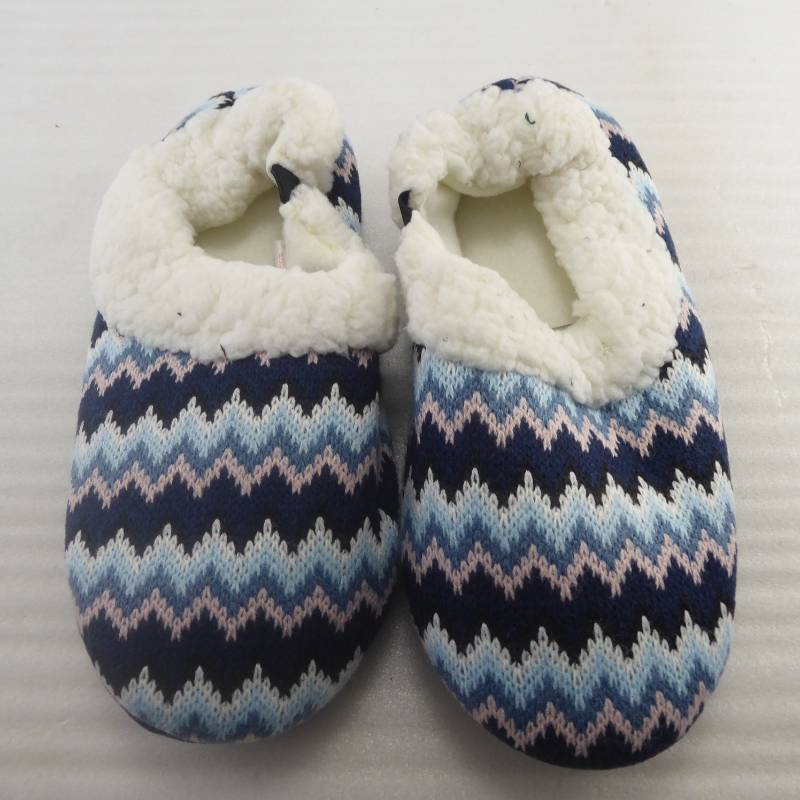 lot 306 image: Brand New Soft and Cozy Womens Slippers Size Medium