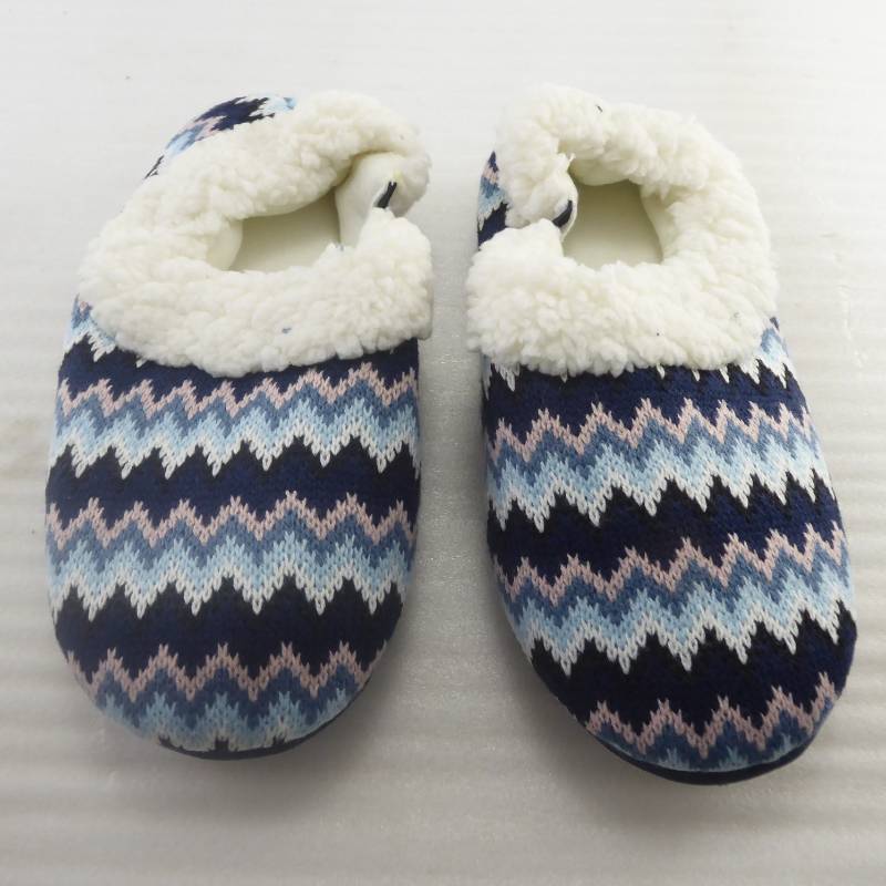 lot 307 image: Brand New Soft and Cozy Womens Slippers Size Medium
