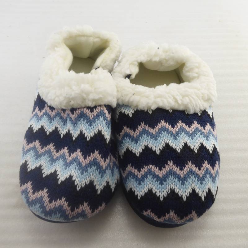 lot 311 image: Brand New Soft and Cozy Girls Slippers Size Large
