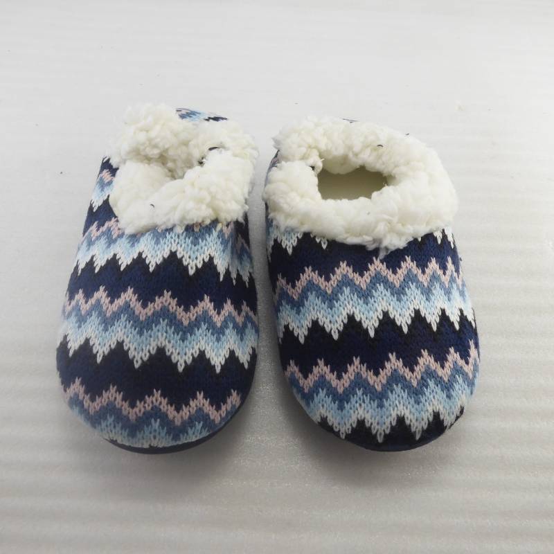 lot 312 image: Brand New Soft and Cozy Girls Slippers Size Large