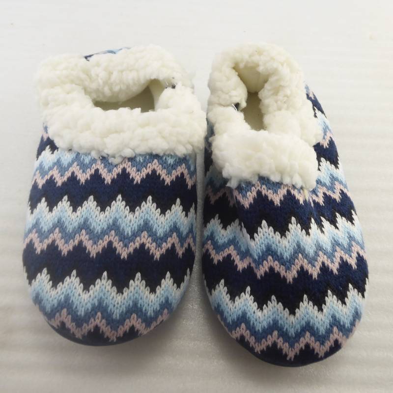 lot 313 image: Brand New Soft and Cozy Girls Slippers Size Large