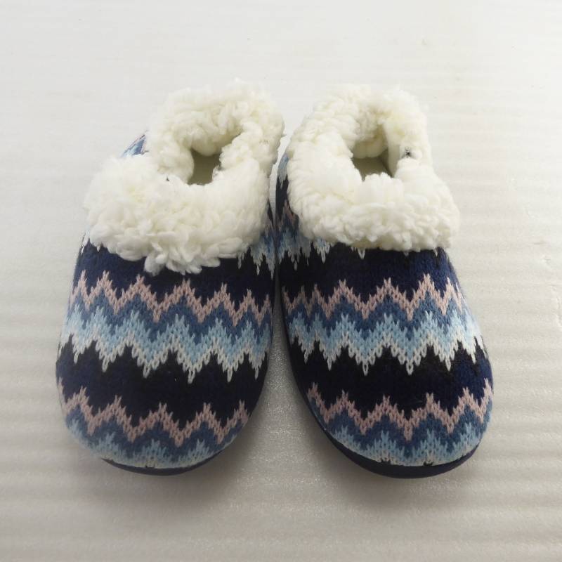 lot 315 image: Brand New Soft and Cozy Girls Slippers Size Medium