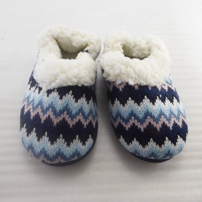lot 316 image: Brand New Soft and Cozy Girls Slippers Size Medium