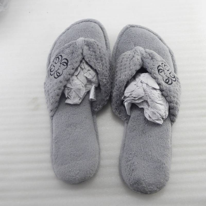 lot 323 image: Brand New Gold Coast Cozy Grey Flip Flop Slippers Size Large