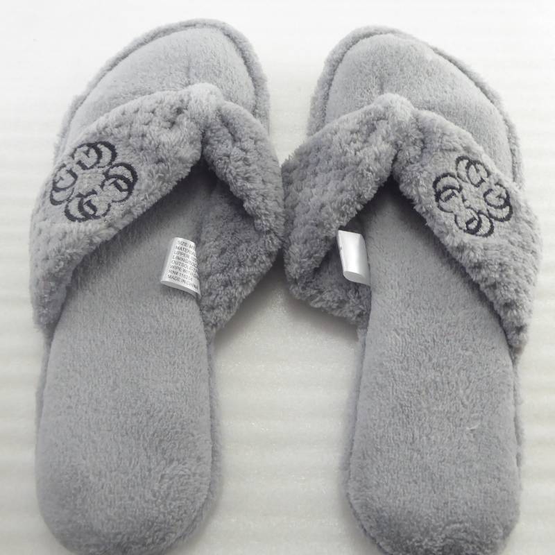 lot 325 image: Brand New Gold Coast Cozy Grey Flip Flop Slippers Size Medium