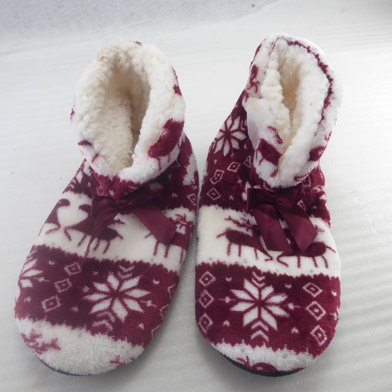 lot 327 image: Brand New Nordic Holiday Print Soft Fleece Bootie Slippers Size M-L