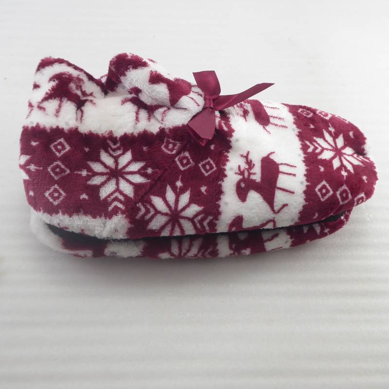 lot 328 image: Brand New Nordic Holiday Print Soft Fleece Bootie Slippers Size M-L